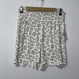5 style White/Grey Leopard Print Ruffle Shorts Womens size large